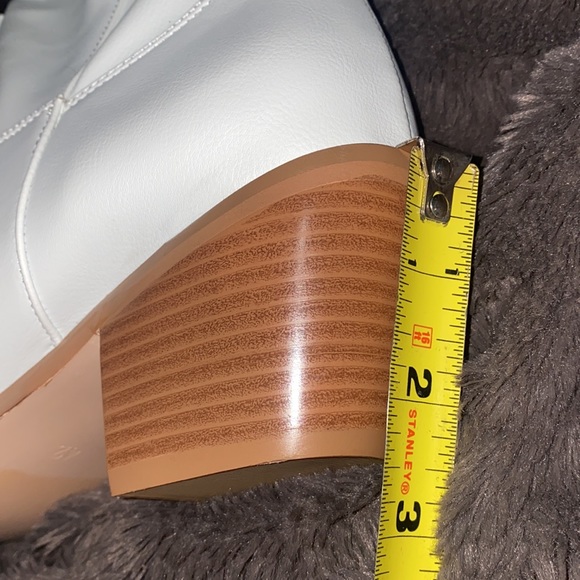 🍂Adorable NWOT white cowboy boots! - Picture 10 of 10